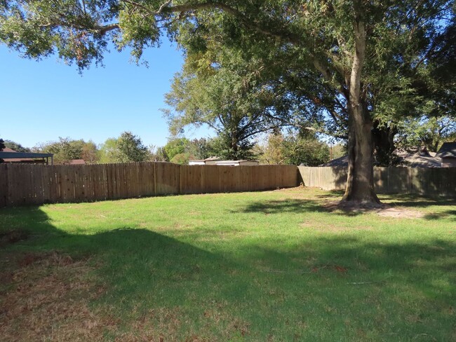 Building Photo - Whitehouse ISD! Lovely 3 Bedroom, 2 Bath Home