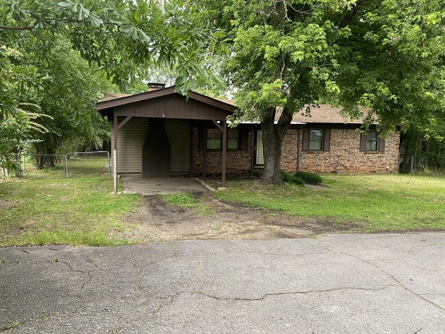 Building Photo - 1408 H St