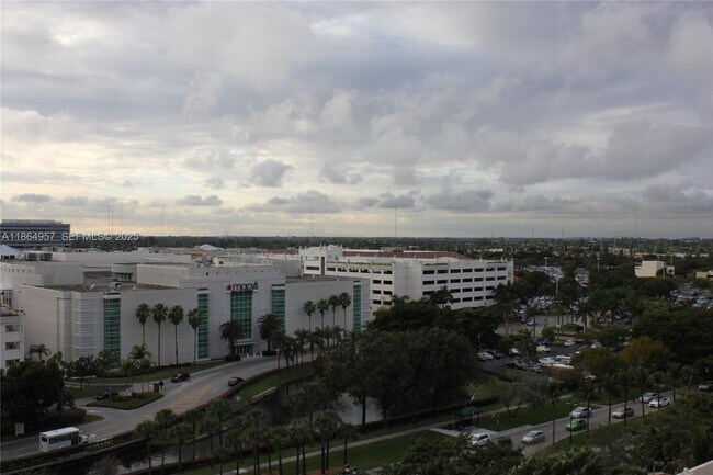 Building Photo - 19501 W Country Club Dr