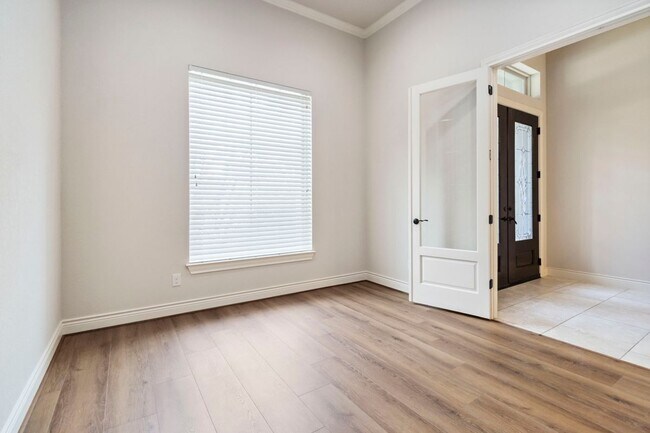 Building Photo - 944 Wilderness Oaks