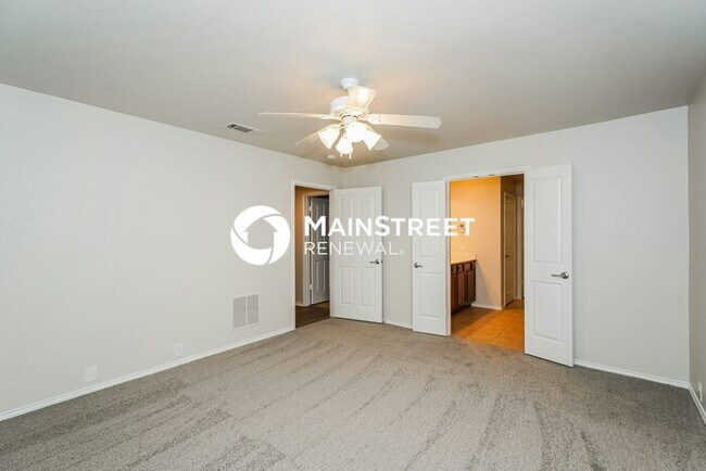 Building Photo - 4 Bedroom Pet-Friendly Home in FORT WORTH,...