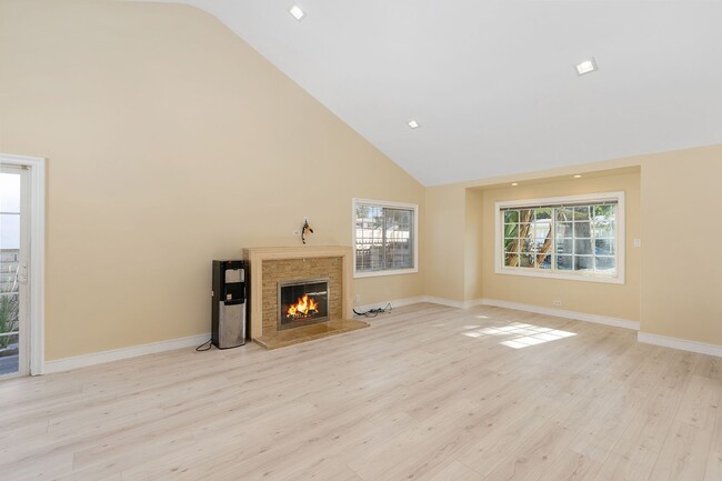 Building Photo - A Stunning 3 bed in Woodland Hills