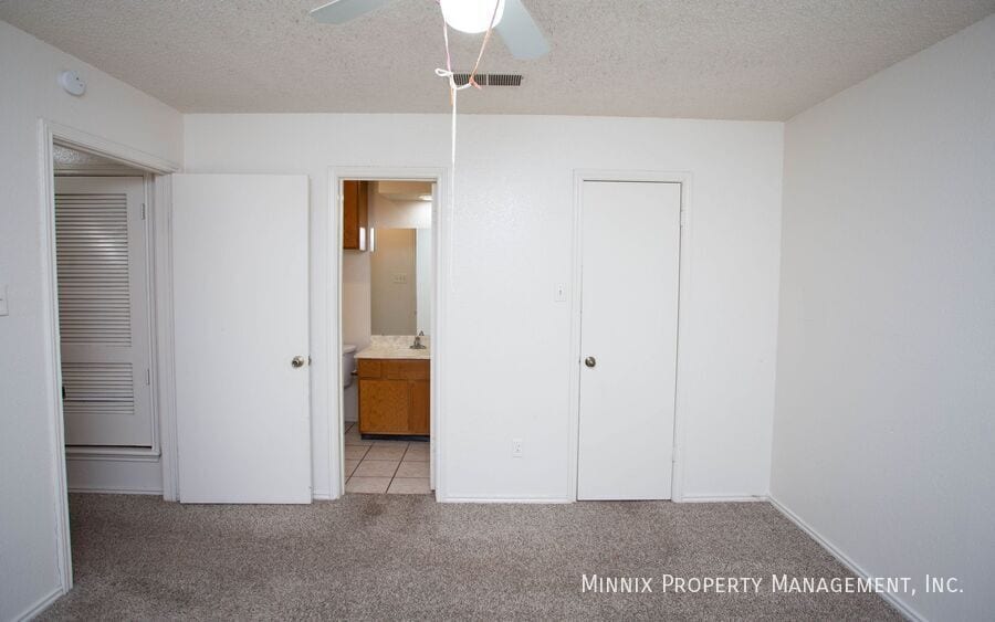 Building Photo - 8208 Vernon Ave