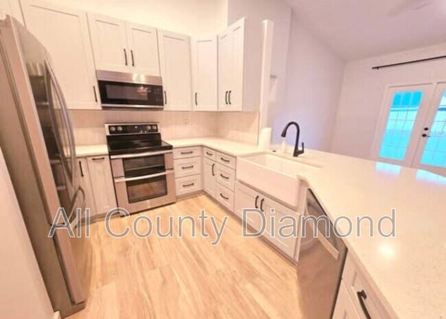 Building Photo - 126 Covington St