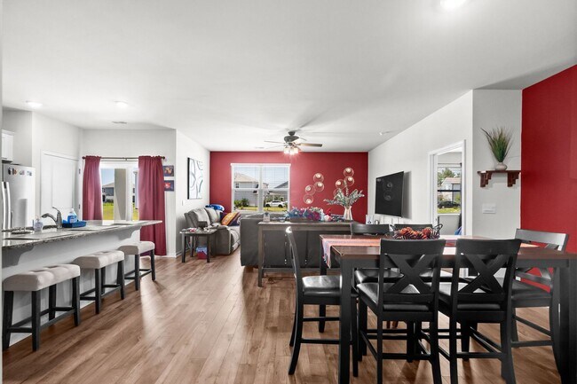 Building Photo - Stunning 3BR/2BA Smart Home in The Landing at Astoria Park!