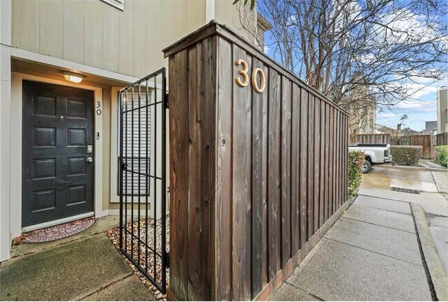 Building Photo - 1920 Augusta Dr