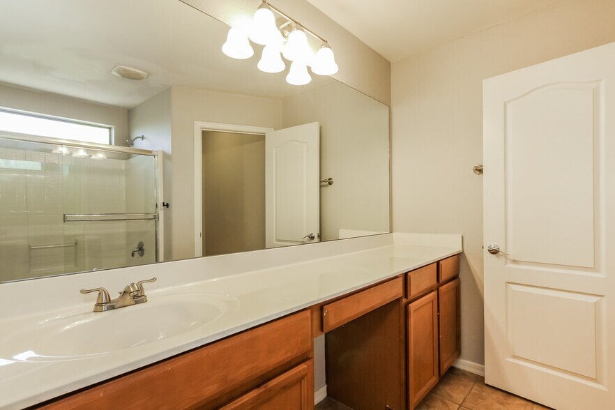 Building Photo - 17520 W Mauna Loa Ln