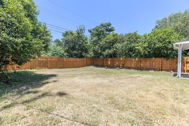 Building Photo - 501 Arbor Ln