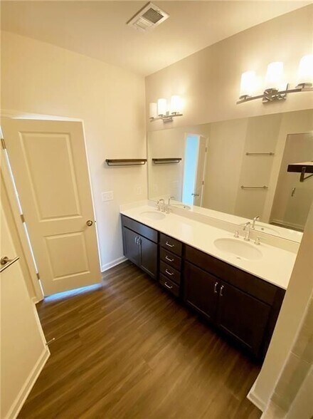 Building Photo - 757 Cady Way
