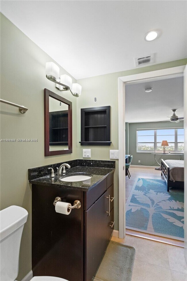 Building Photo - 340 Sunset Dr