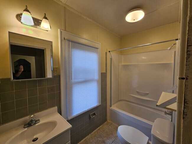 Building Photo - 377 Gilmore St