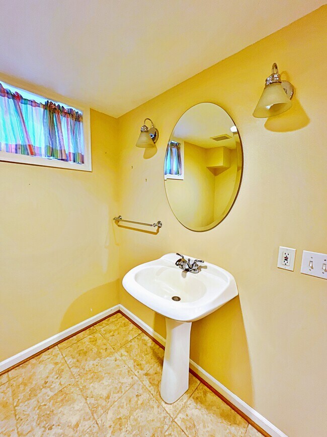 Building Photo - 6309 NE Broadway