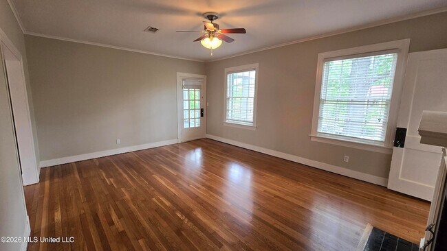 Building Photo - 785 Pinehurst St