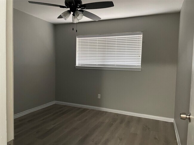 Building Photo - 16310 Autumn Wind Dr