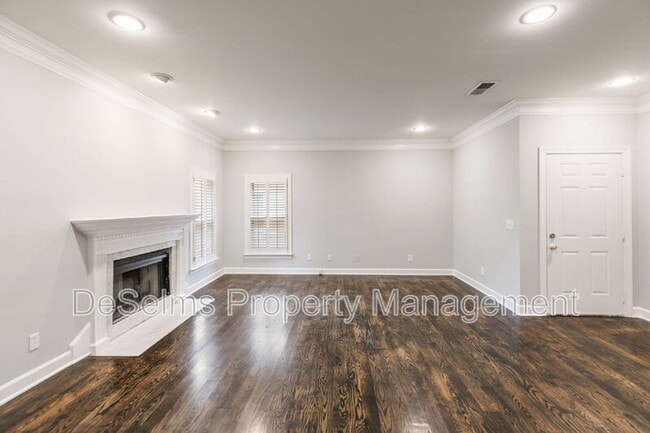 Building Photo - 210 Ashlawn Ct