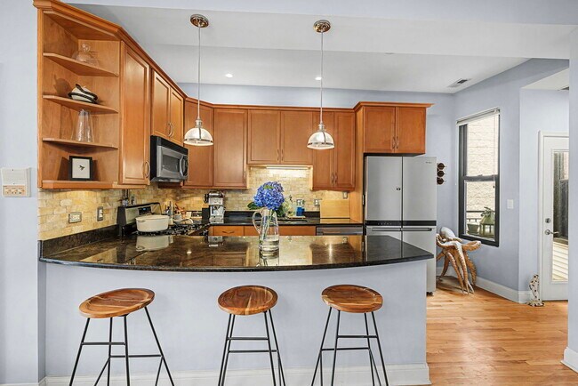 Building Photo - 1640 W Ohio St