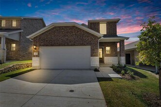 Building Photo - 421 Ezra Ln