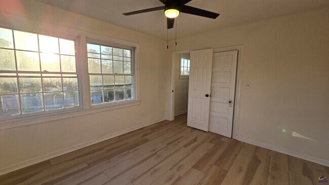 Building Photo - 621 Forest Hill Rd