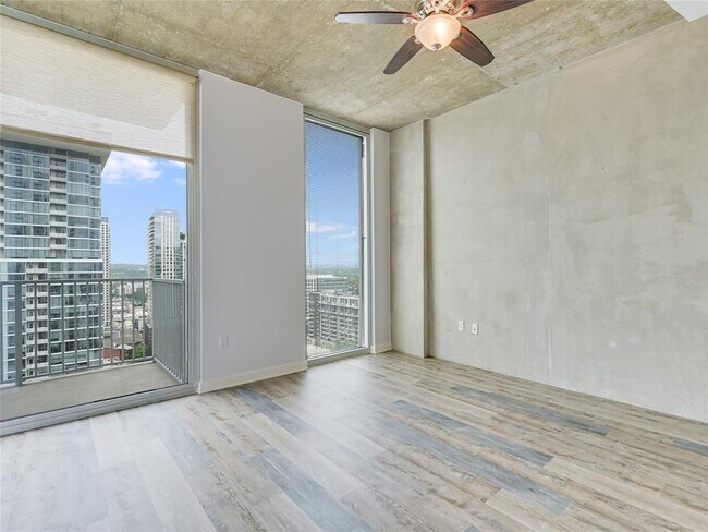 Building Photo - 360 Nueces St