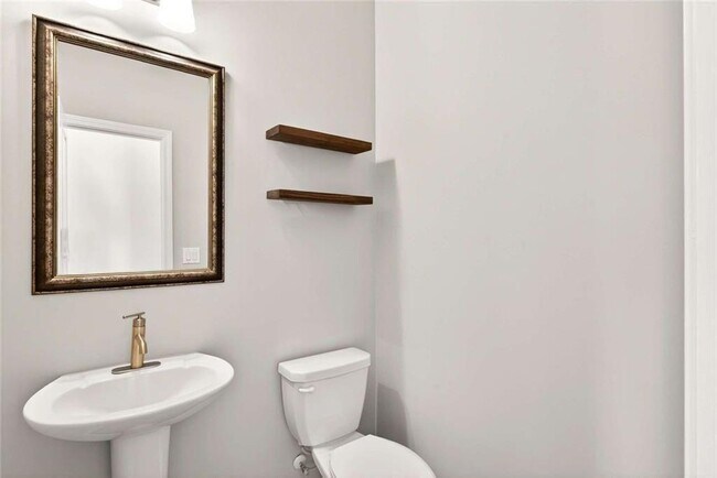 Building Photo - 3960 Redwood Dr