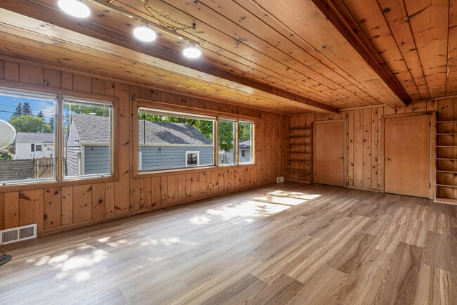 Building Photo - 5231 N Bay Ridge Ave