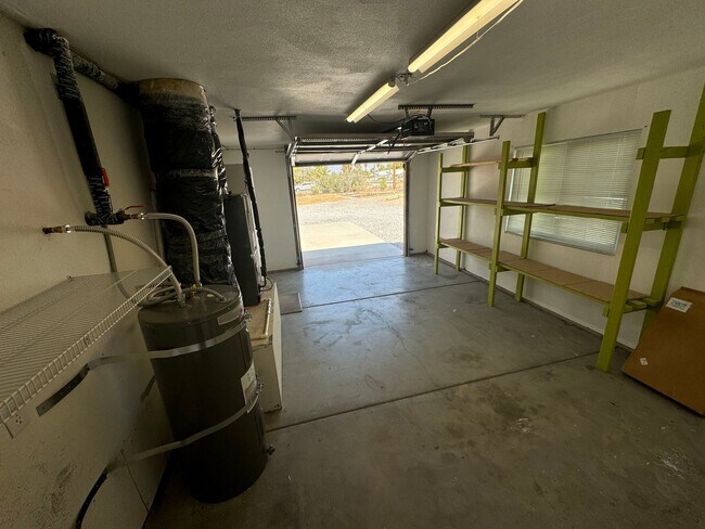 Building Photo - Charming 3-bedroom home located in the picturesque town of Pahrump!