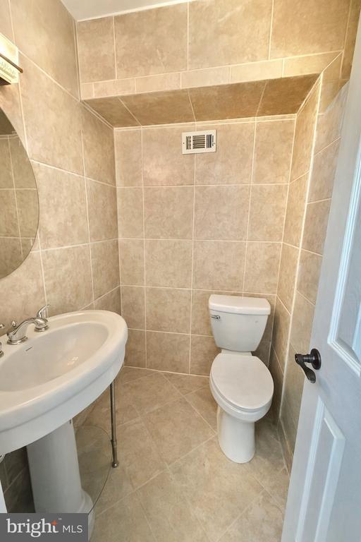 Building Photo - 5439 Richenbacher Ave