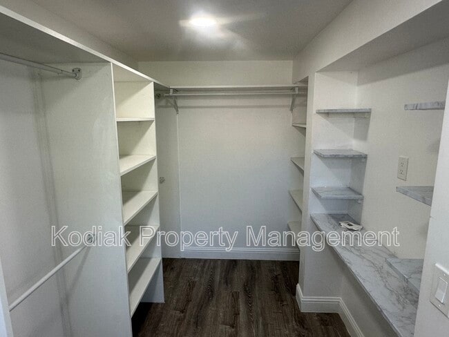 Building Photo - 444 Owens St