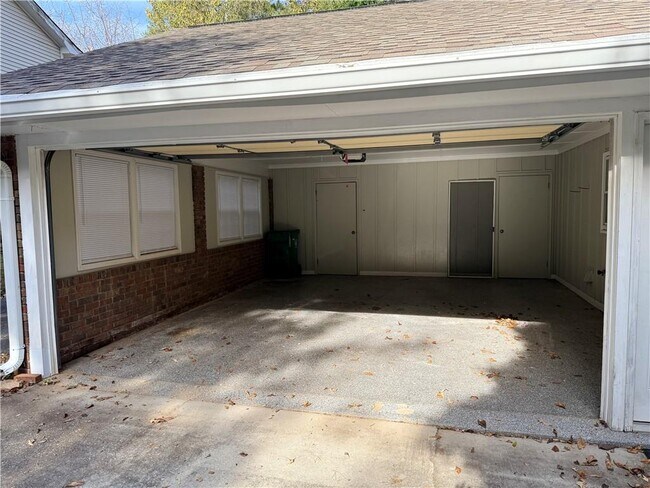 Building Photo - 1351 Old Johnson Ferry Rd NE