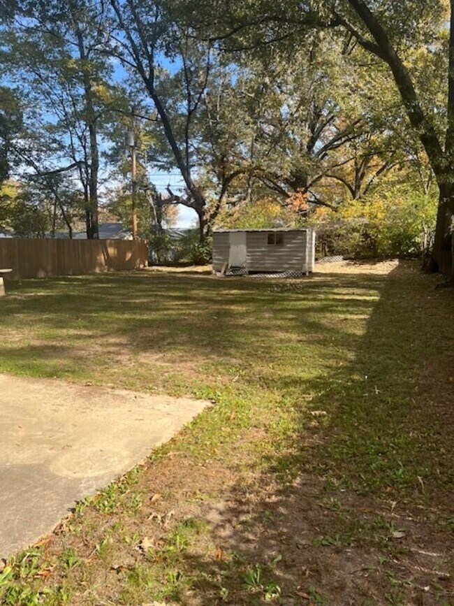 Building Photo - 1022 S White Station Rd