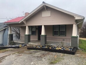 Building Photo - 3 bedroom/2 bath home!