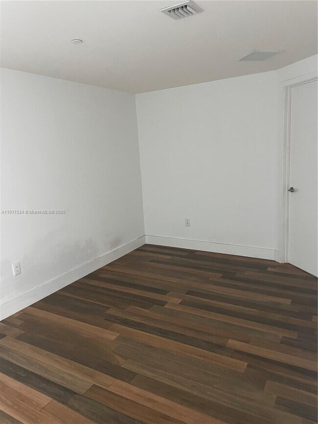 Building Photo - 1100 S Miami Ave