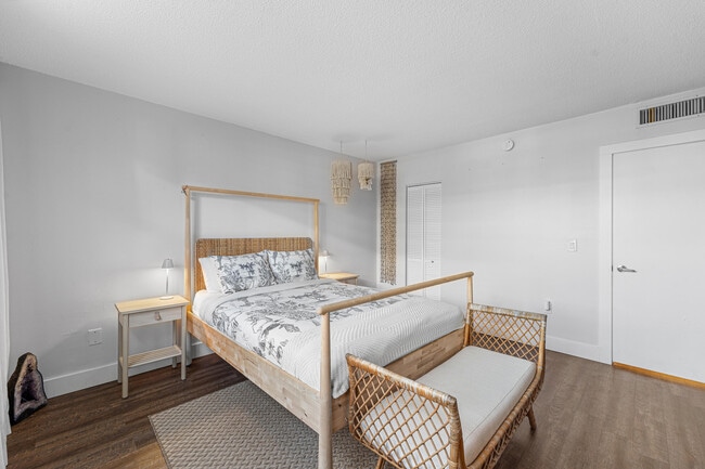 Building Photo - 3450 S Ocean Blvd