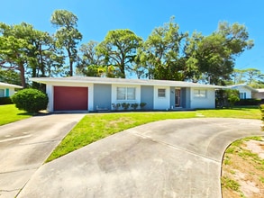 Building Photo - Charming 2 Bed/ 2 Bath Home w/ Garage in Sarasota