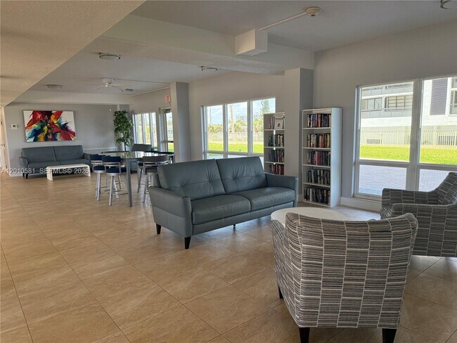 Building Photo - 750 N Ocean Blvd