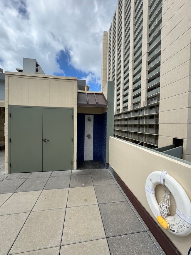 Building Photo - 1 Bed 1 Bath renovated with parking at Alo...