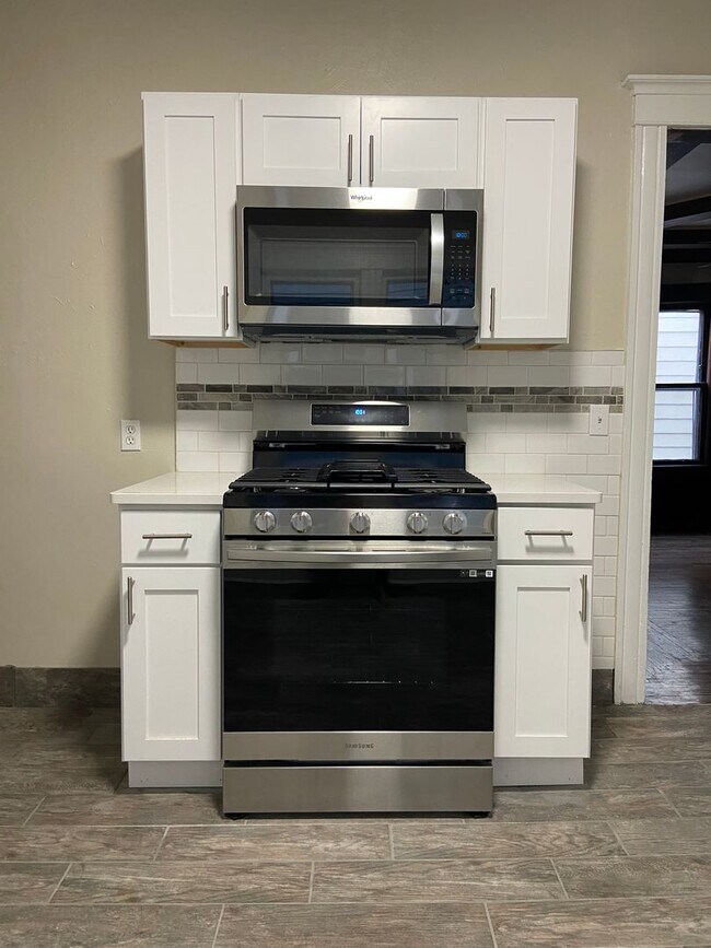 Building Photo - 677 W Delavan Ave