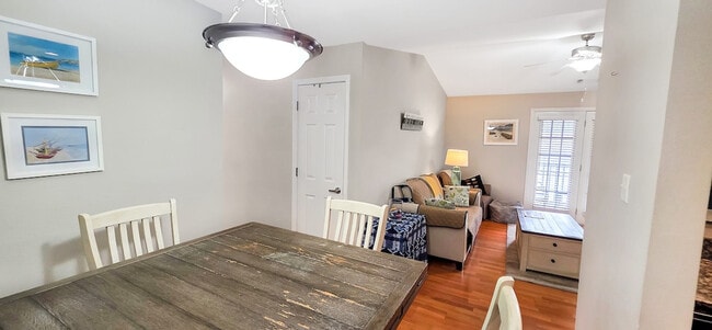 Building Photo - 2421 Beachview Dr