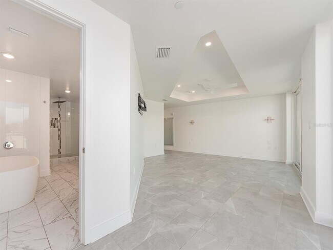 Building Photo - 15 Avalon St