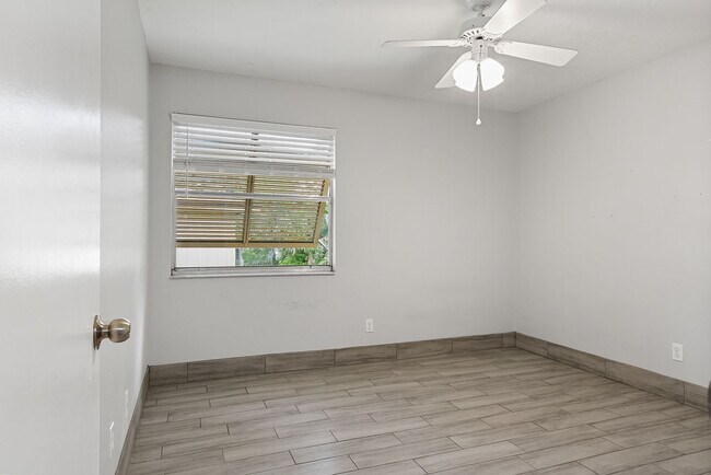 Building Photo - 130 Jasmine Woods Ct