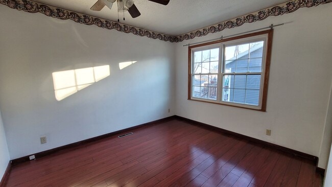 Building Photo - 4 bedroom 2 bath home in great SW location!