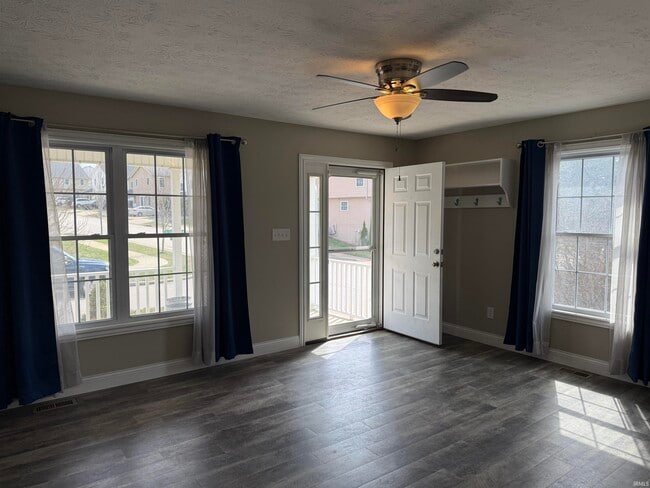 Building Photo - 2320 S Samuel Ln