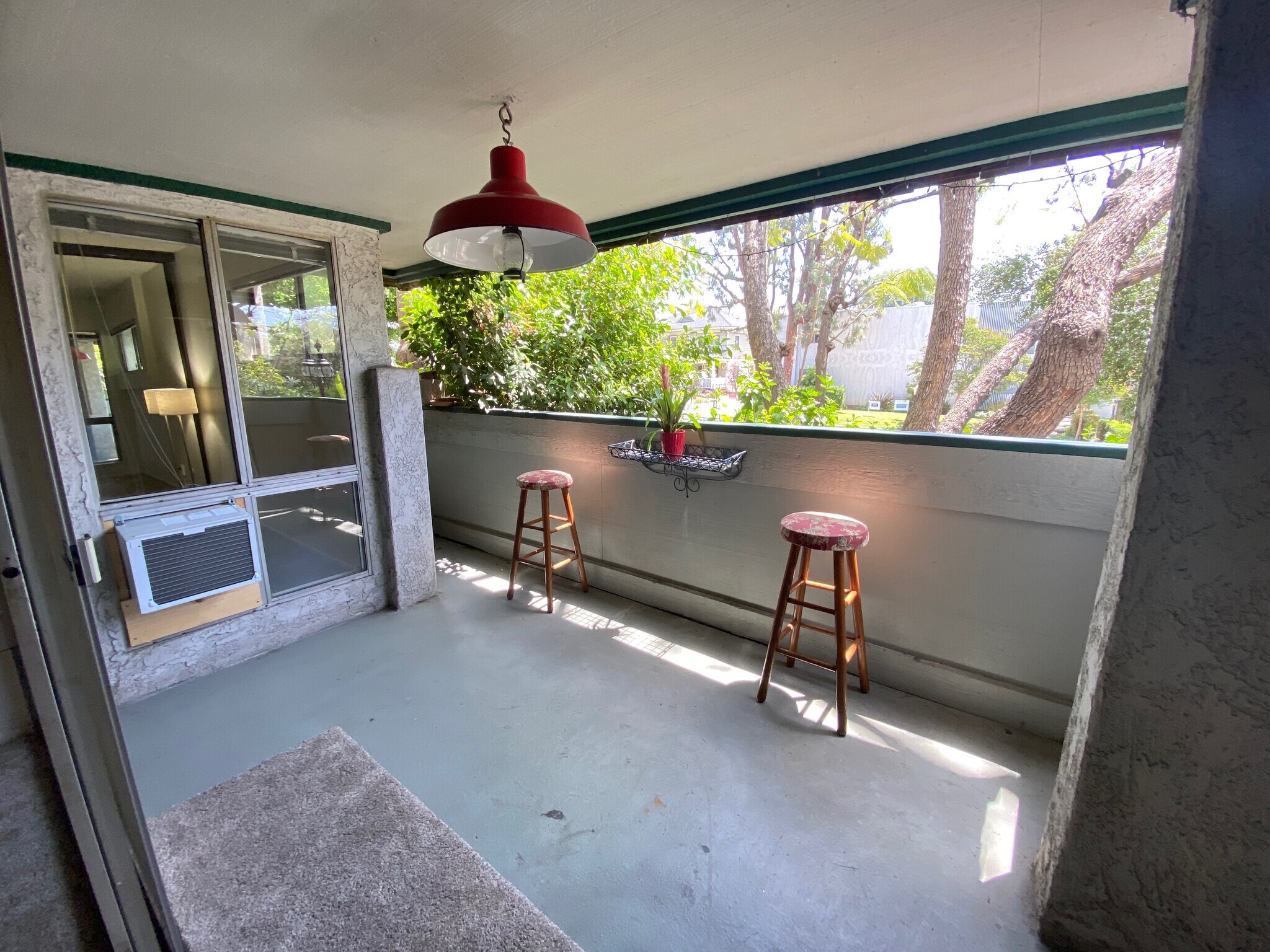 Large Patio - 355 S Los Robles Ave