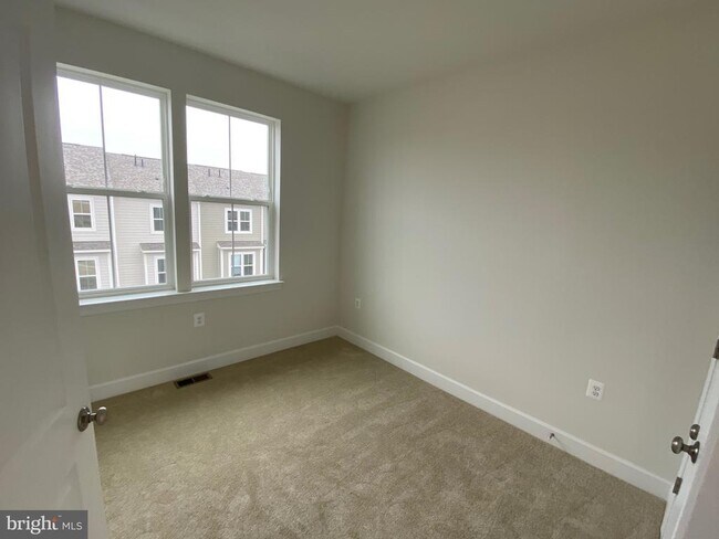 Building Photo - 600 Watermans Dr