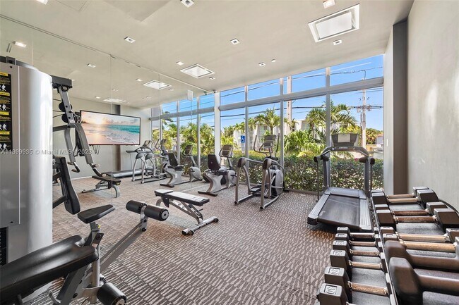 Building Photo - 9940 W Bay Harbor Dr