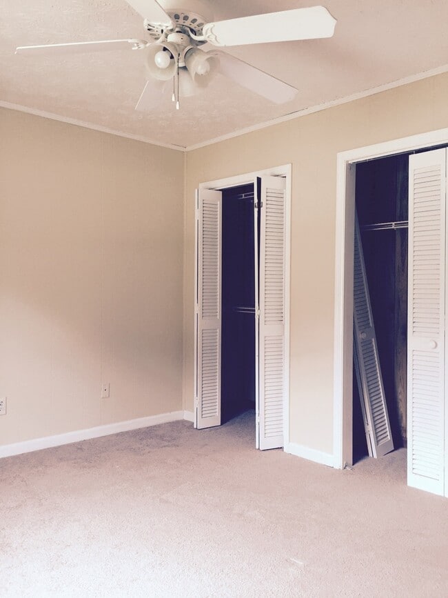 Building Photo - Duplex on East University Drive!
