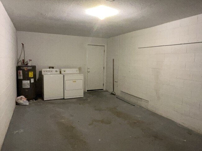 Building Photo - 3071 Willow Bend Blvd