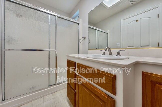 Building Photo - 5456 Oak Leaf Cir