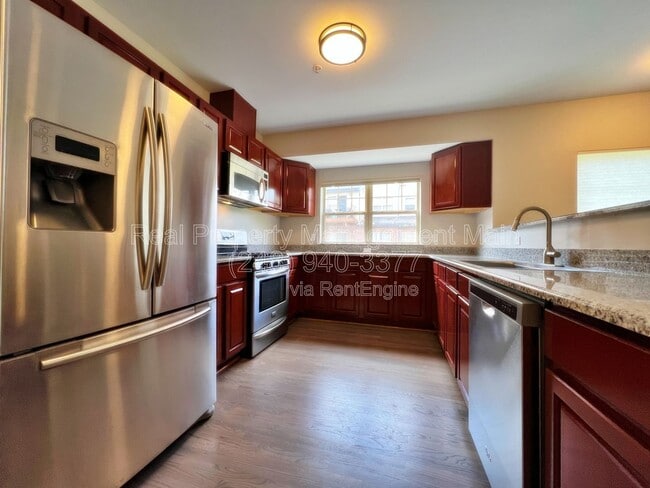 Building Photo - 44 Adelaide St