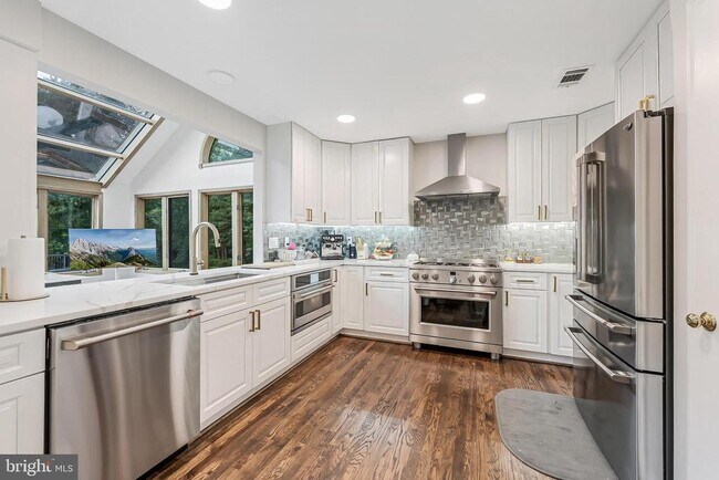 Building Photo - 8424 Holly Leaf Dr